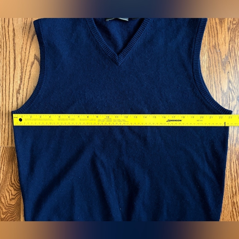 Neiman Marcus Men’s 100% Cashmere V-Neck Sweater Vest Navy Blue XXL - Picture 6 of 6